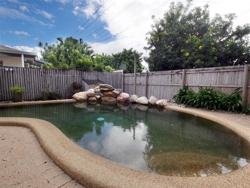 2/217 Spence Street, Bungalow QLD 4870