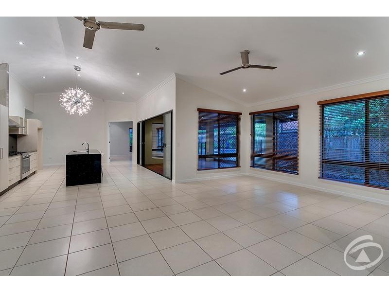 10 Bushlark Place, Smithfield QLD 4878