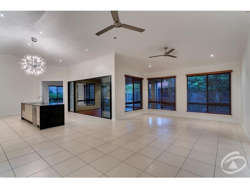 10 Bushlark Place, Smithfield QLD 4878