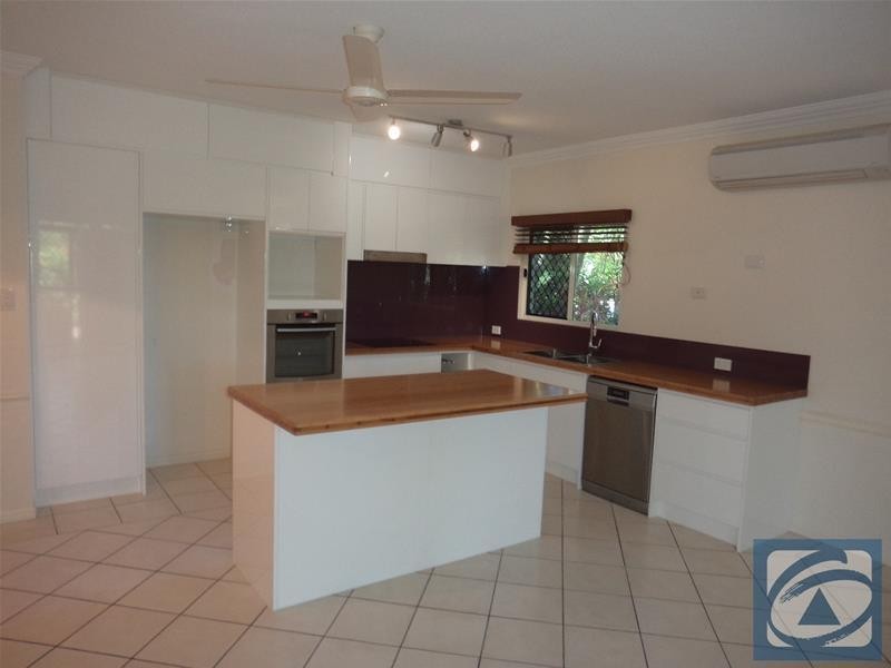 9/318 Lake Street, Cairns North QLD 4870