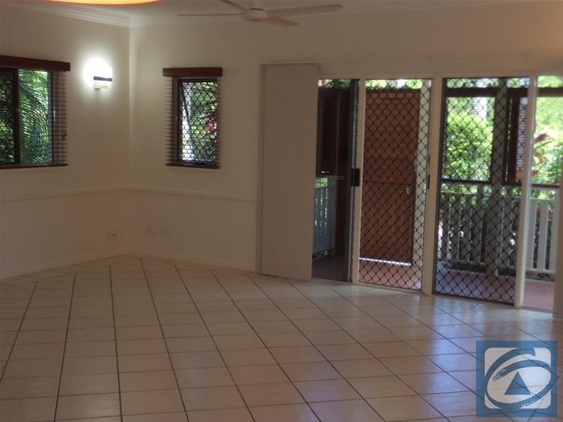 9/318 Lake Street, Cairns North QLD 4870