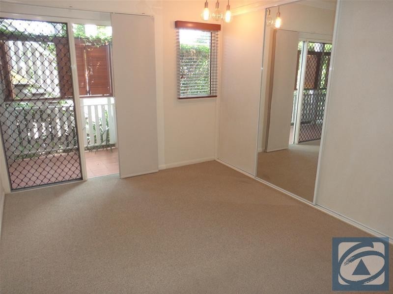 9/318 Lake Street, Cairns North QLD 4870