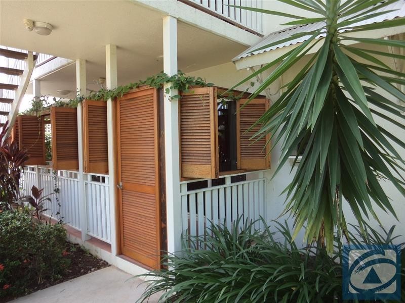 9/318 Lake Street, Cairns North QLD 4870