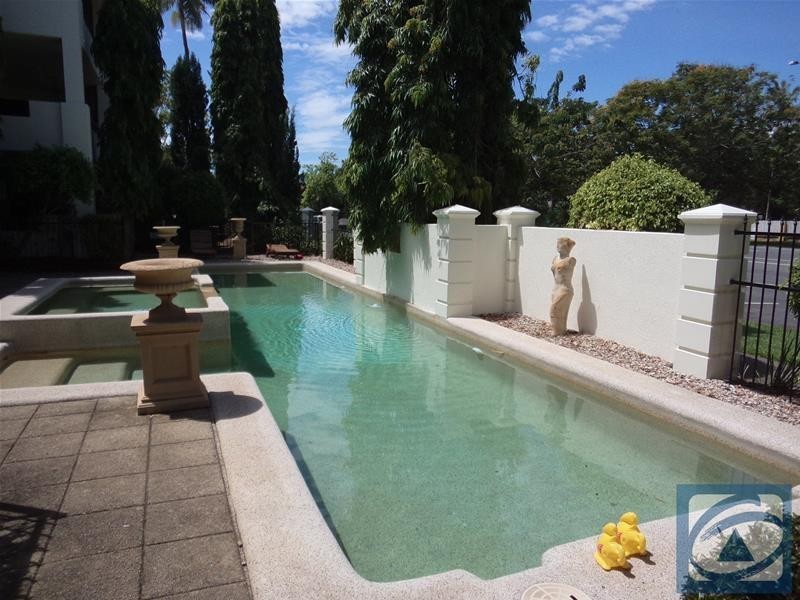 9/318 Lake Street, Cairns North QLD 4870