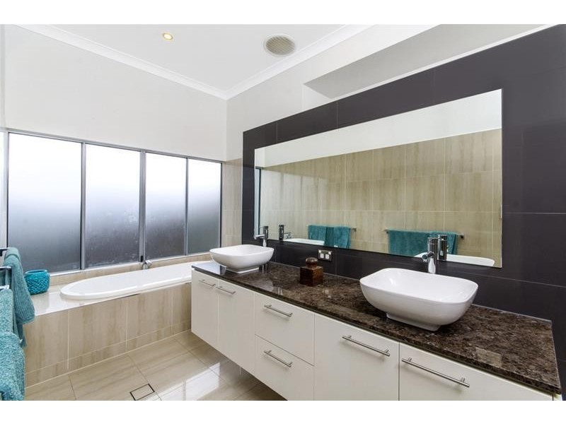 65 East Parkridge Drive, Brinsmead QLD 4870