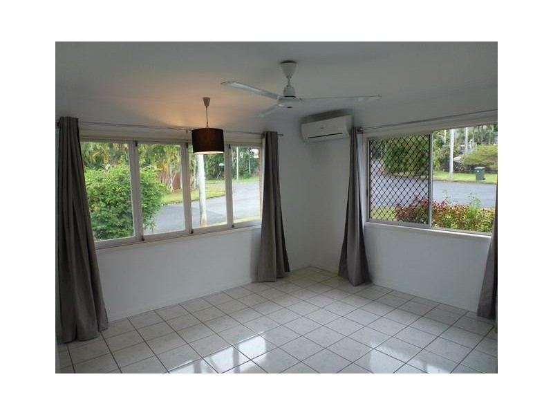 10 McKinlay Street, Whitfield QLD 4870