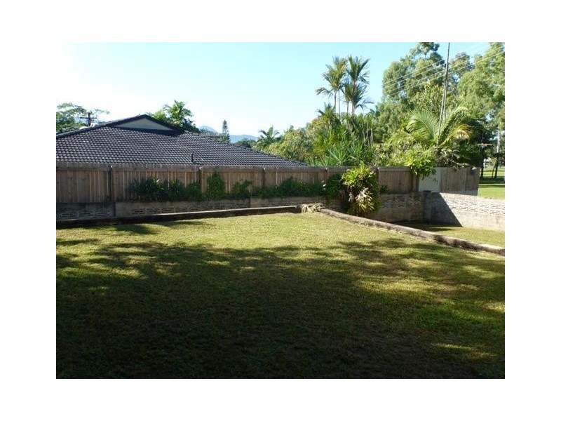 10 McKinlay Street, Whitfield QLD 4870