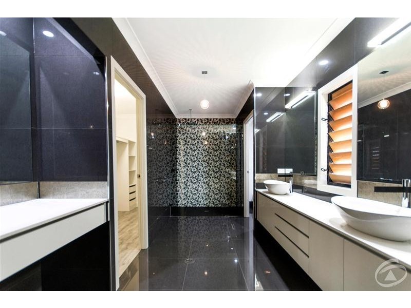 5 Whipbird Drive, Smithfield QLD 4878