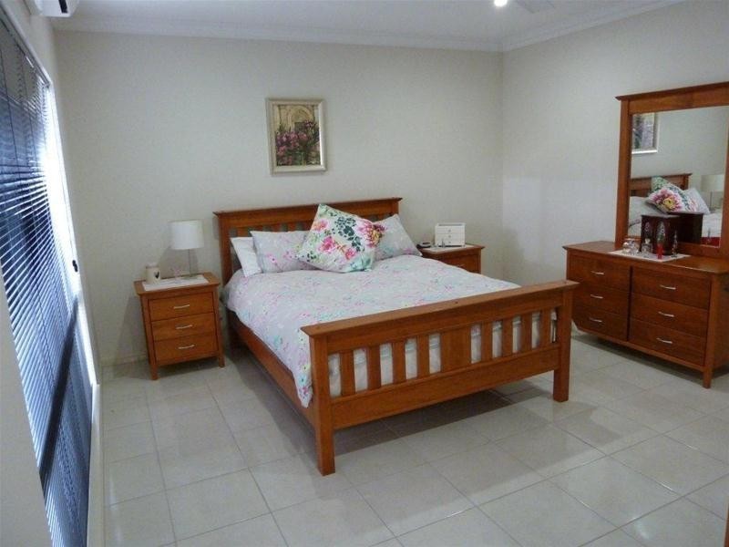 24 Rainbow Street, Kanimbla QLD 4870