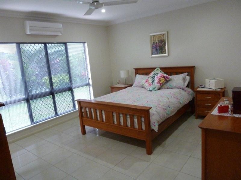 24 Rainbow Street, Kanimbla QLD 4870