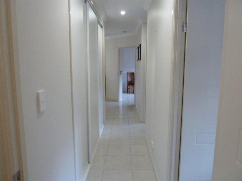 24 Rainbow Street, Kanimbla QLD 4870