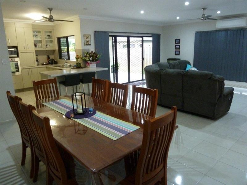 24 Rainbow Street, Kanimbla QLD 4870