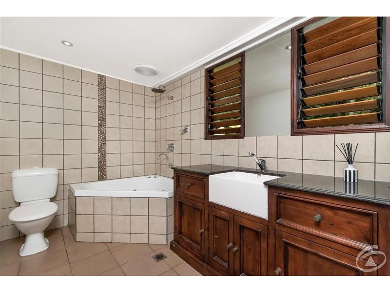 1 Hythe Street, Kamerunga QLD 4870