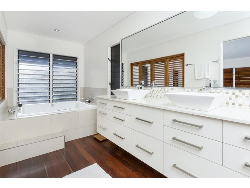 51 The Peak, Brinsmead QLD 4870