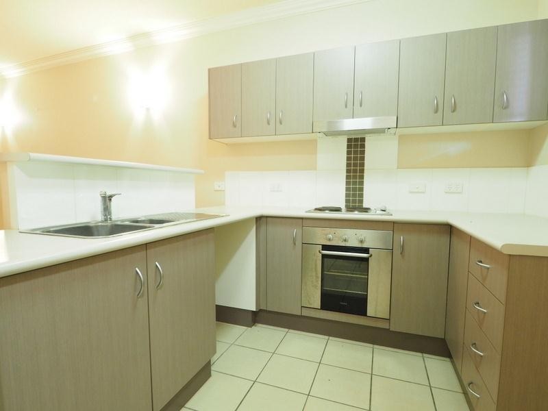 202/2-8 Centenary Close, Manoora QLD 4870