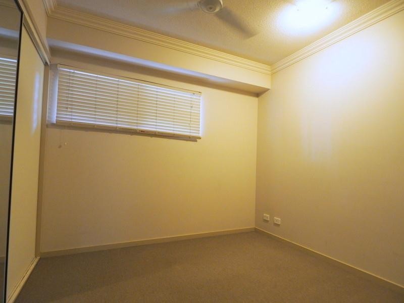 202/2-8 Centenary Close, Manoora QLD 4870