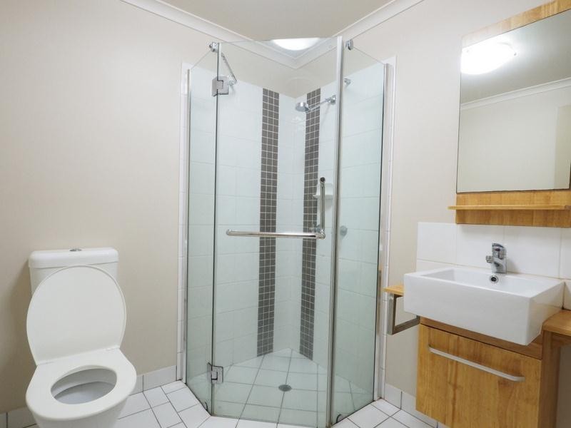 202/2-8 Centenary Close, Manoora QLD 4870