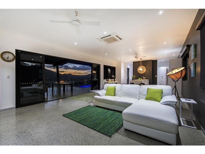 7-9 The Peak, Brinsmead QLD 4870