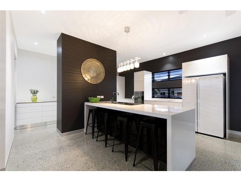 7-9 The Peak, Brinsmead QLD 4870