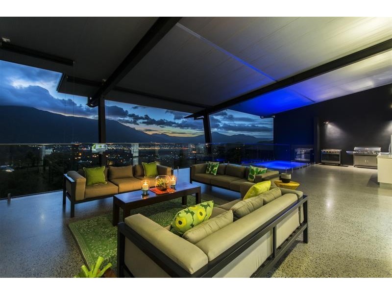 7-9 The Peak, Brinsmead QLD 4870