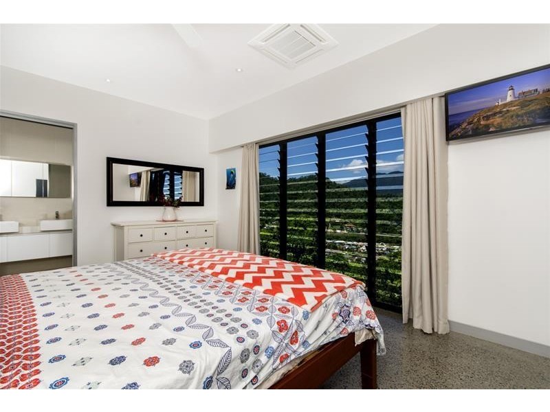 7-9 The Peak, Brinsmead QLD 4870