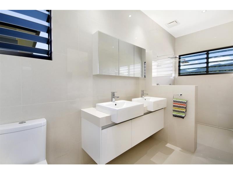 7-9 The Peak, Brinsmead QLD 4870