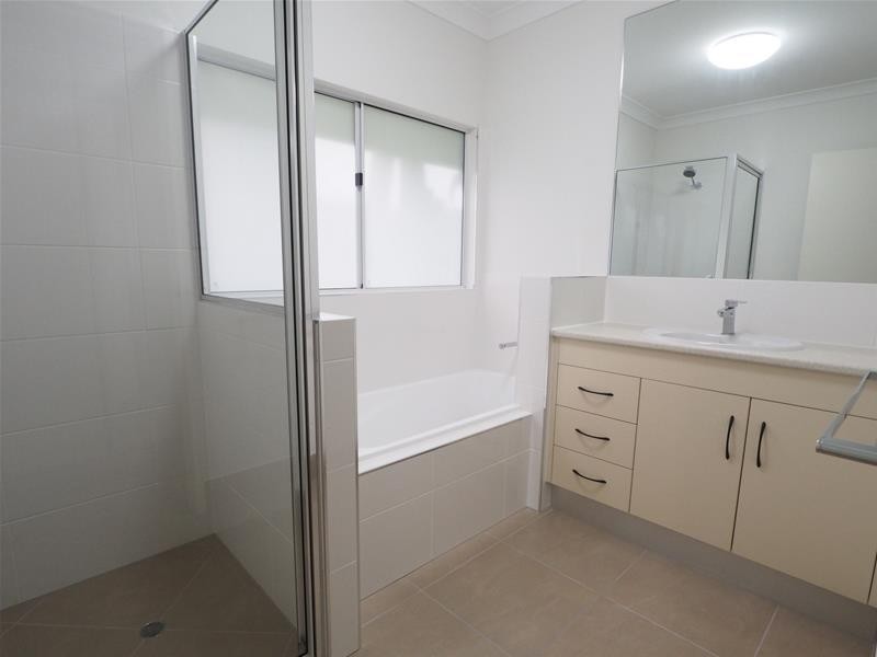 77 Upper Miles Street, Manoora QLD 4870