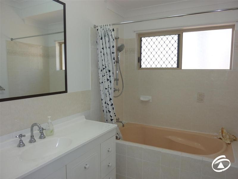 24 Grimes Close, Kanimbla QLD 4870