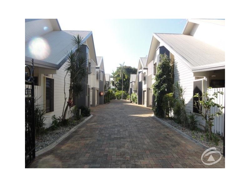 2/4 Vallely Street, Freshwater QLD 4870