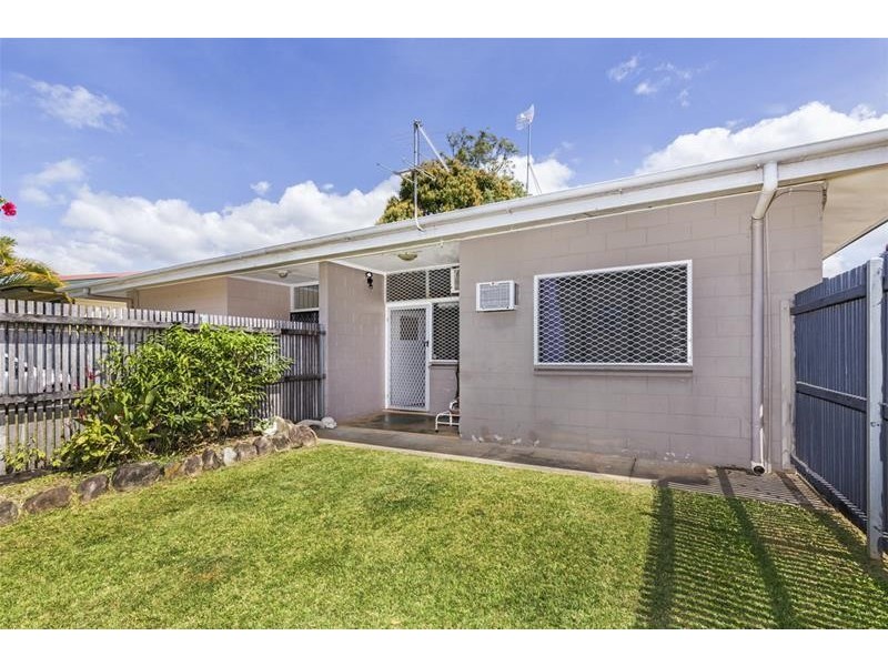 2/233 Buchan Street, Westcourt QLD 4870