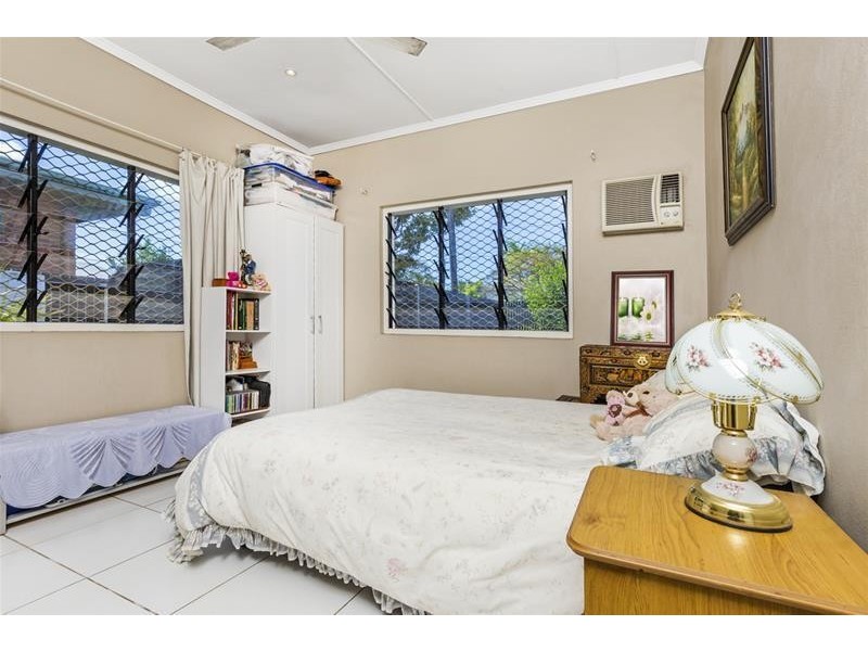 2/233 Buchan Street, Westcourt QLD 4870