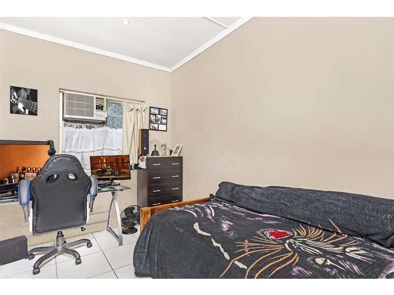 2/233 Buchan Street, Westcourt QLD 4870