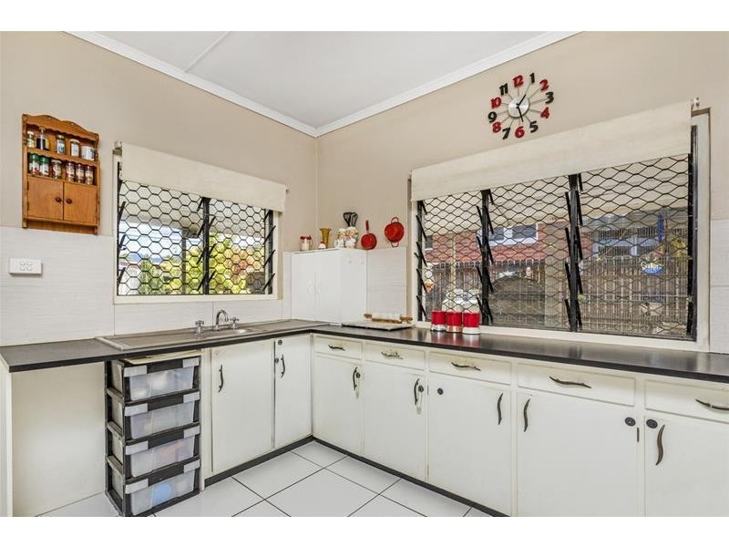 2/233 Buchan Street, Westcourt QLD 4870