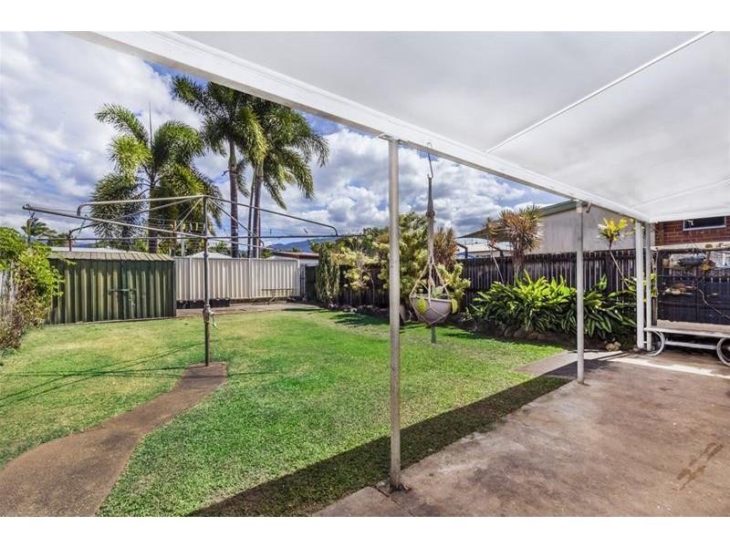 2/233 Buchan Street, Westcourt QLD 4870