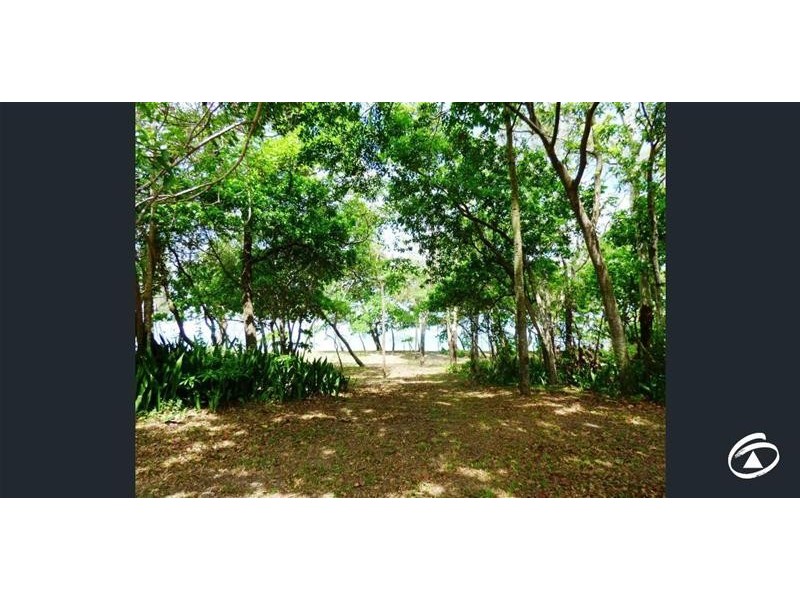 4 Poinsettia Street, Holloways Beach QLD 4878