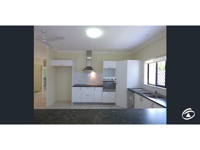 4 Poinsettia Street, Holloways Beach QLD 4878