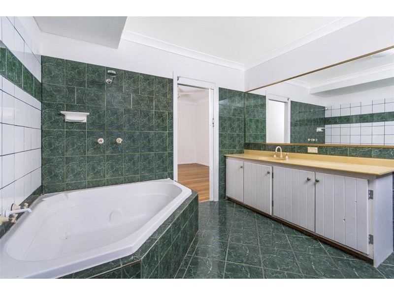 15 Moody Street, Manunda QLD 4870