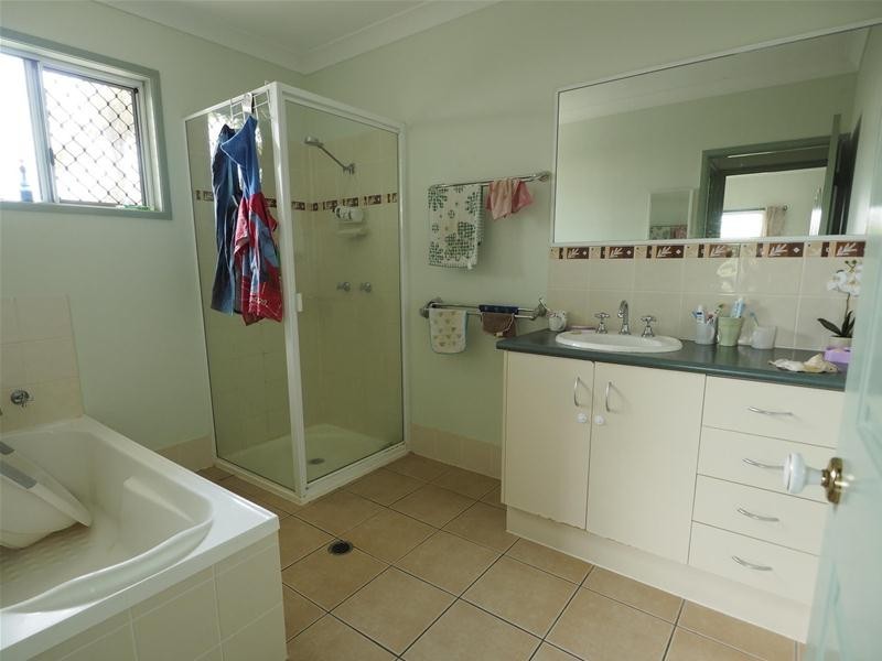 2 Russellia Street, Redlynch QLD 4870