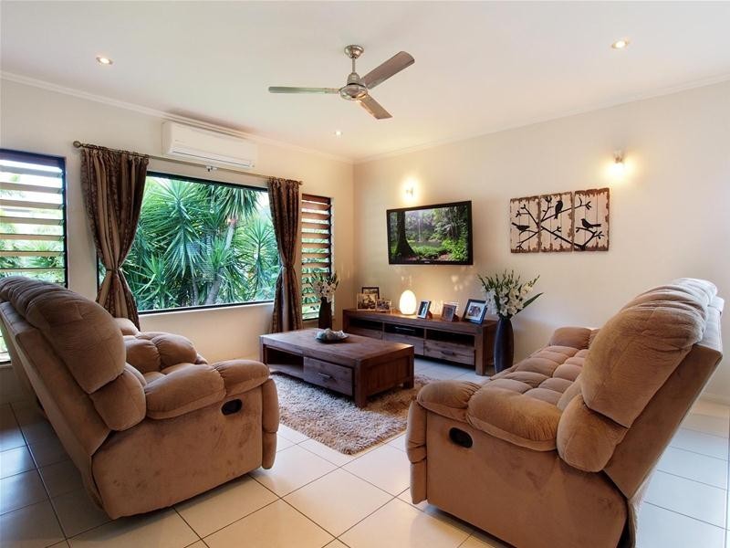 11 Willie Ming Close, Redlynch QLD 4870