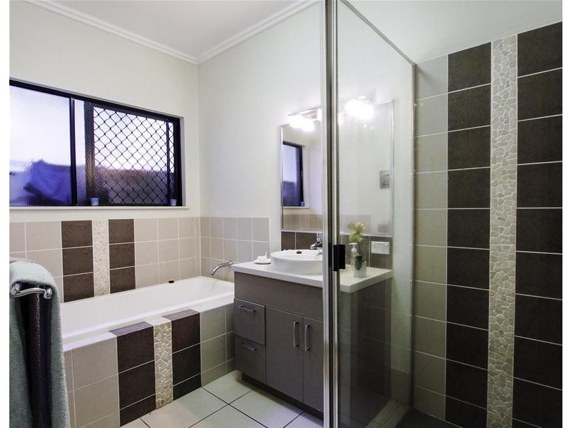 11 Willie Ming Close, Redlynch QLD 4870