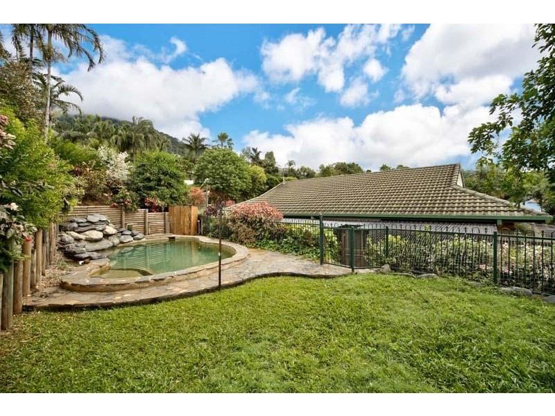 15 Eugenia Crescent, Redlynch QLD 4870