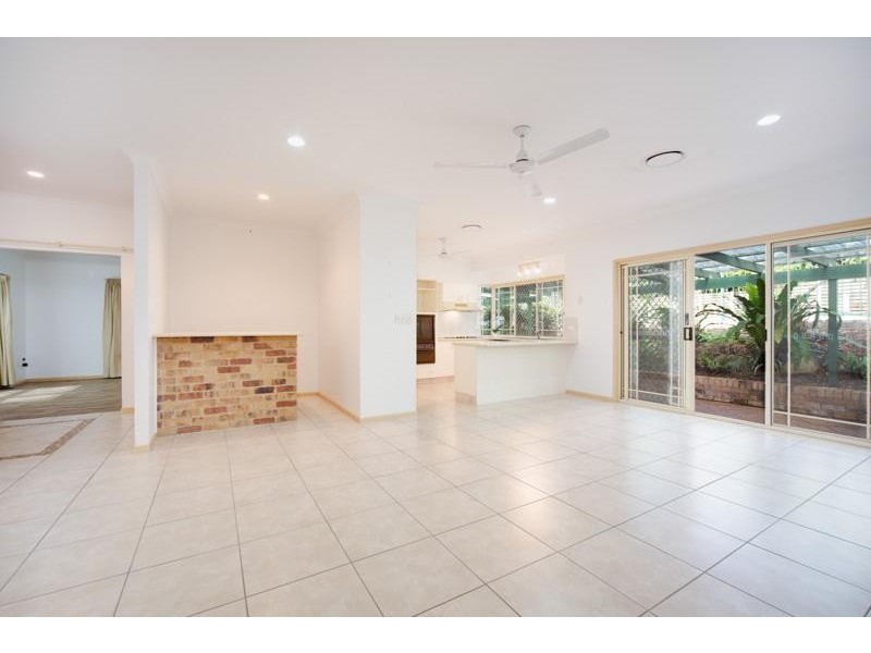 15 Eugenia Crescent, Redlynch QLD 4870