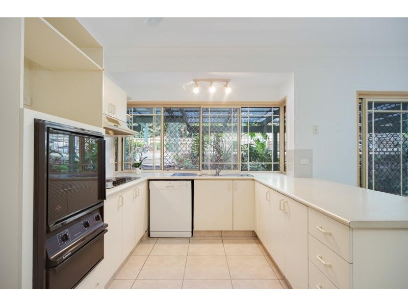 15 Eugenia Crescent, Redlynch QLD 4870