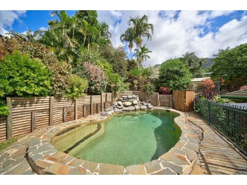 15 Eugenia Crescent, Redlynch QLD 4870