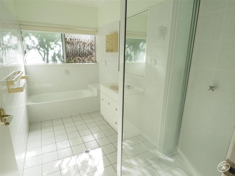 4 Clohesy Court, Kanimbla QLD 4870