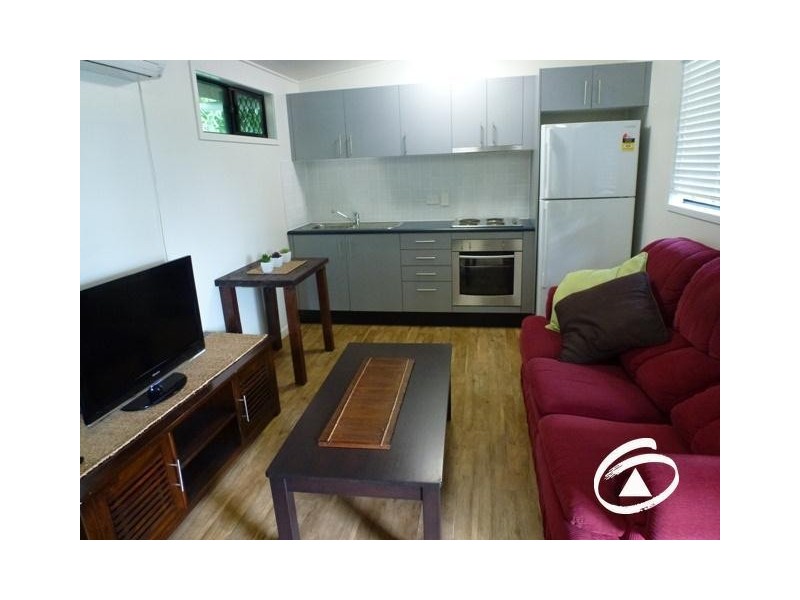 52 Waite  Street, Machans Beach QLD 4878