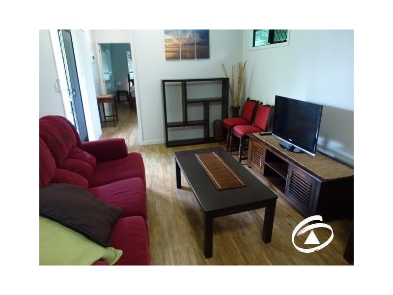 52 Waite  Street, Machans Beach QLD 4878