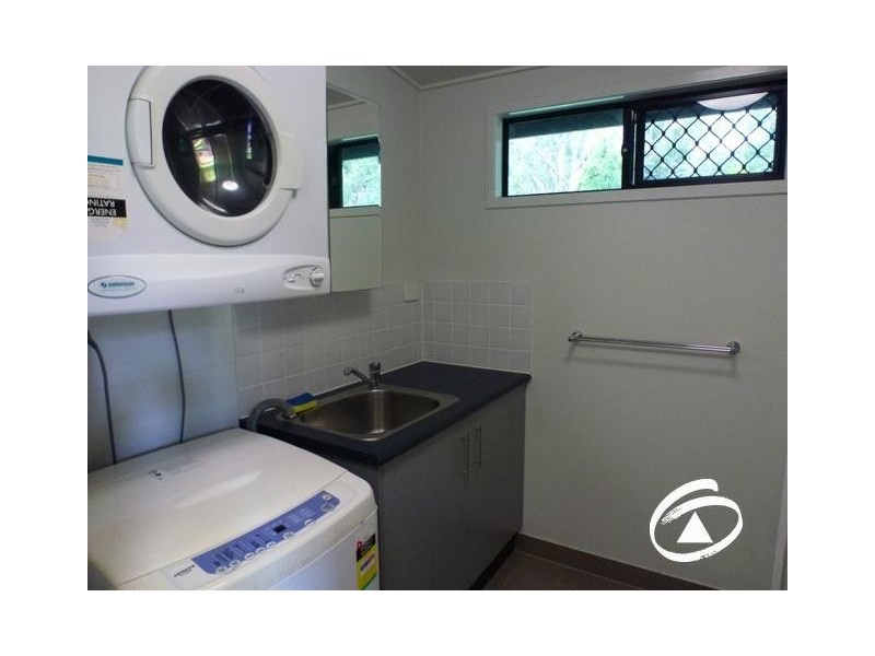 52 Waite  Street, Machans Beach QLD 4878