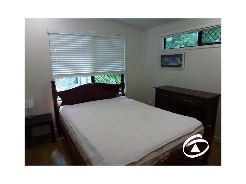 52 Waite  Street, Machans Beach QLD 4878