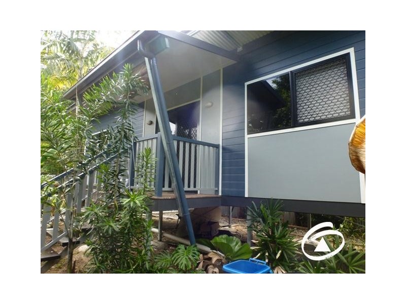 52 Waite  Street, Machans Beach QLD 4878
